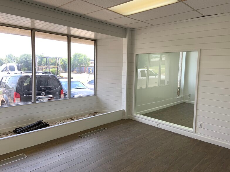 More Photos Of 10210 Monroe Dr, Dallas Light Distribution For Sale