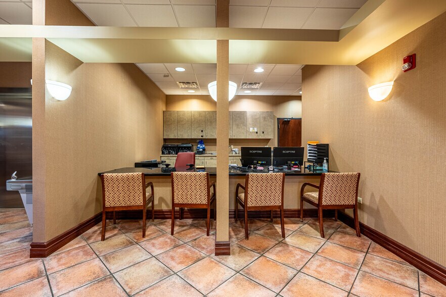 More Photos Of 16105 S La Grange Rd, Orland Park Medical For Lease