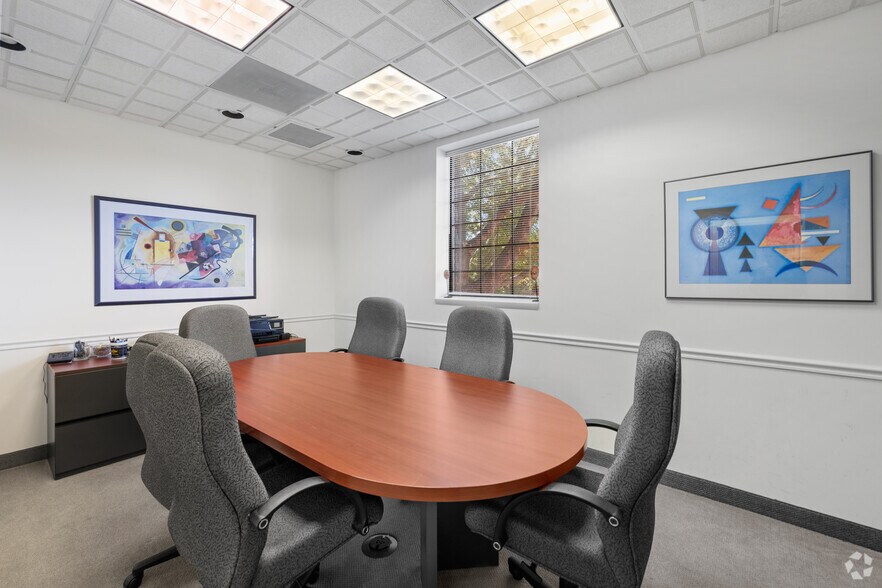 More Photos Of 8626-8630 Lee Hwy, Fairfax Unknown For Lease