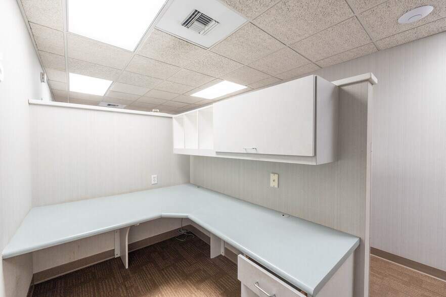 More Photos Of 5995-5997 Brockton Ave, Riverside Medical For Sale