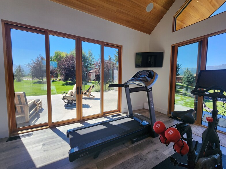 More Photos Of 872 Alpine Village Loop, Alpine Airplane Hangar For Sale