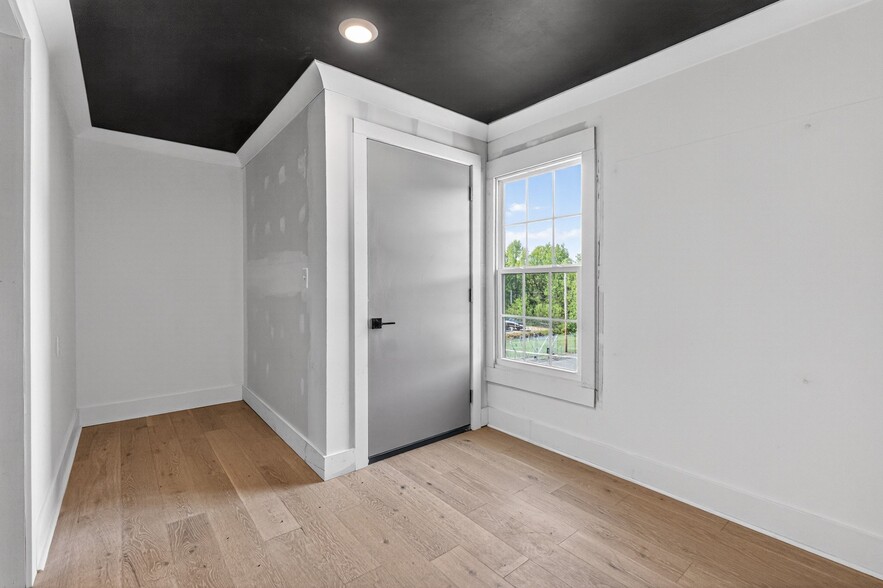 More Photos Of 3440 E Broad St, Statesville Office For Sale