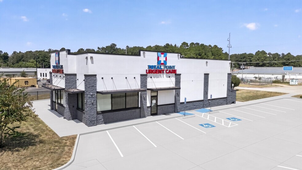 More Photos Of 804 W Main St, Hallsville Freestanding For Sale
