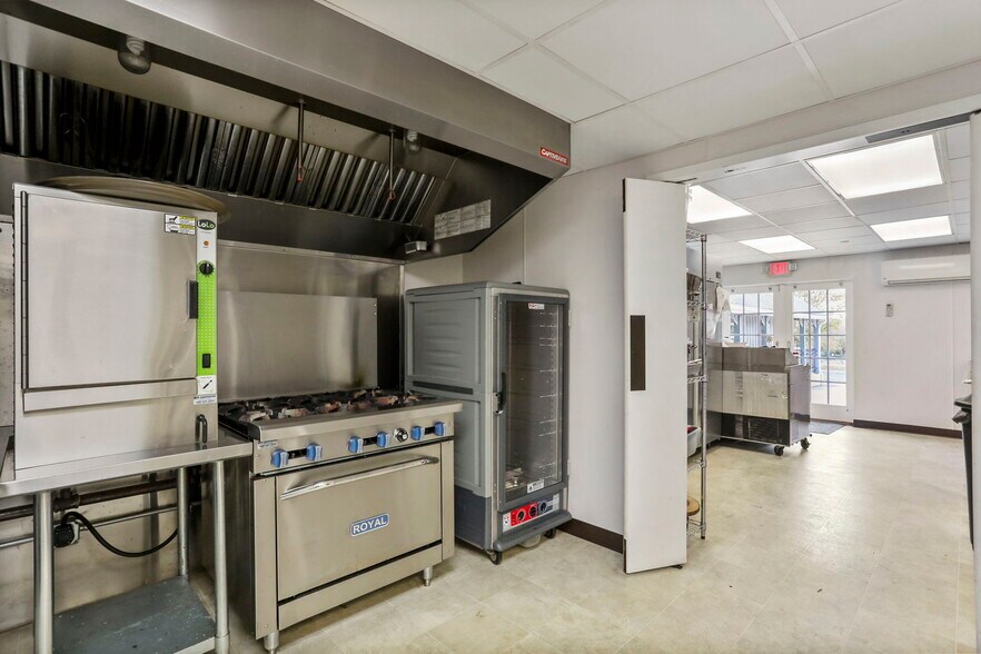 More Photos Of 14111-14113 Pennsylvania Ave, Hagerstown Freestanding For Sale