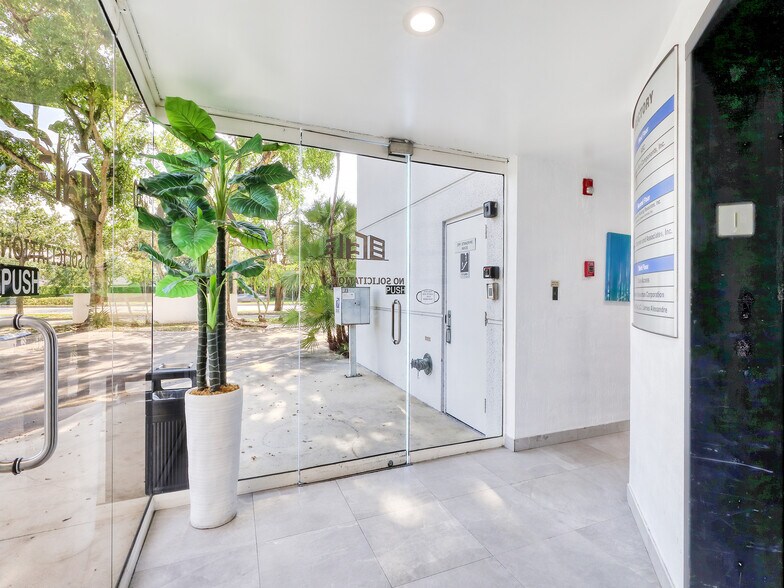 More Photos Of 7880 N University Dr, Tamarac Office Residential For Lease