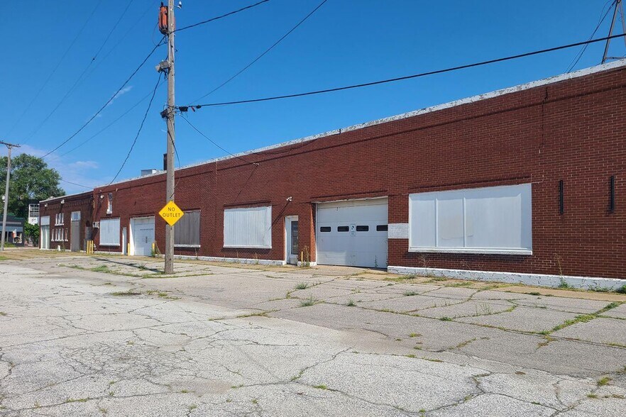 More Photos Of 1144 3rd St, Muskegon Auto Repair For Sale
