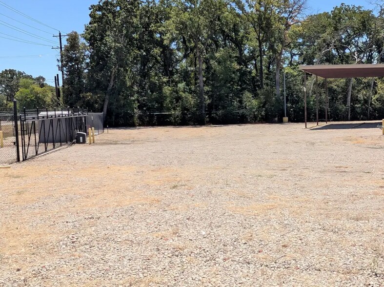 More Photos Of 1204 N Tool Dr, Tool Trailer Camper Park For Sale