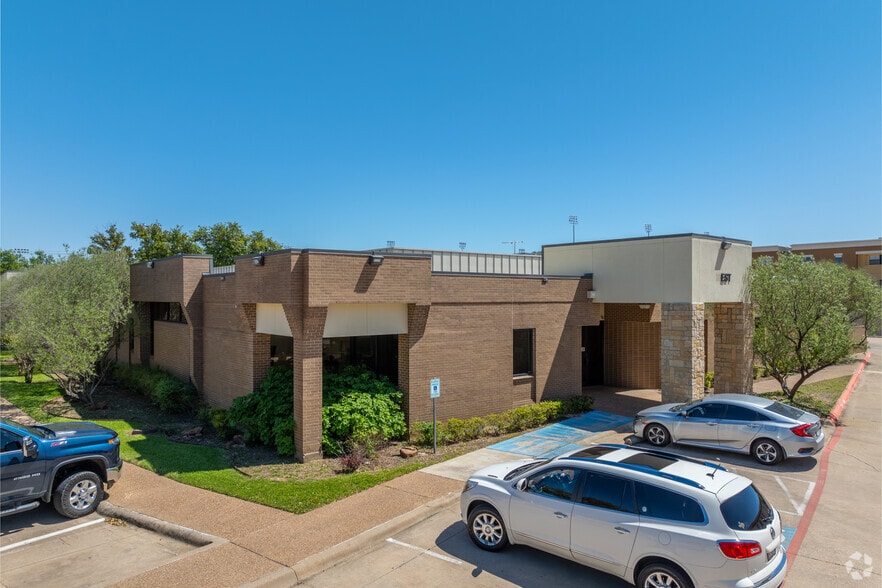 More Photos Of 4200 Bryant Irvin Rd, Benbrook Medical For Lease