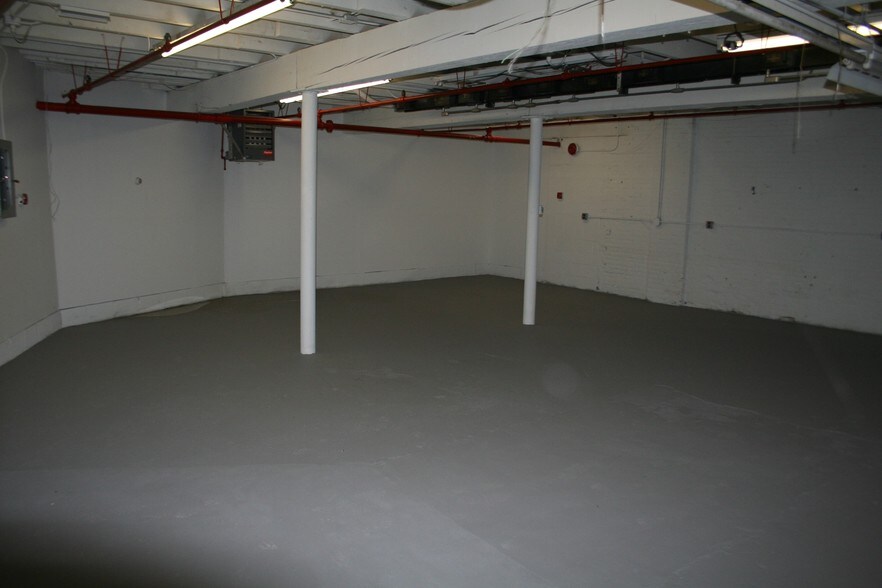 More Photos Of 210-211 Cottage St, Poughkeepsie Warehouse For Lease