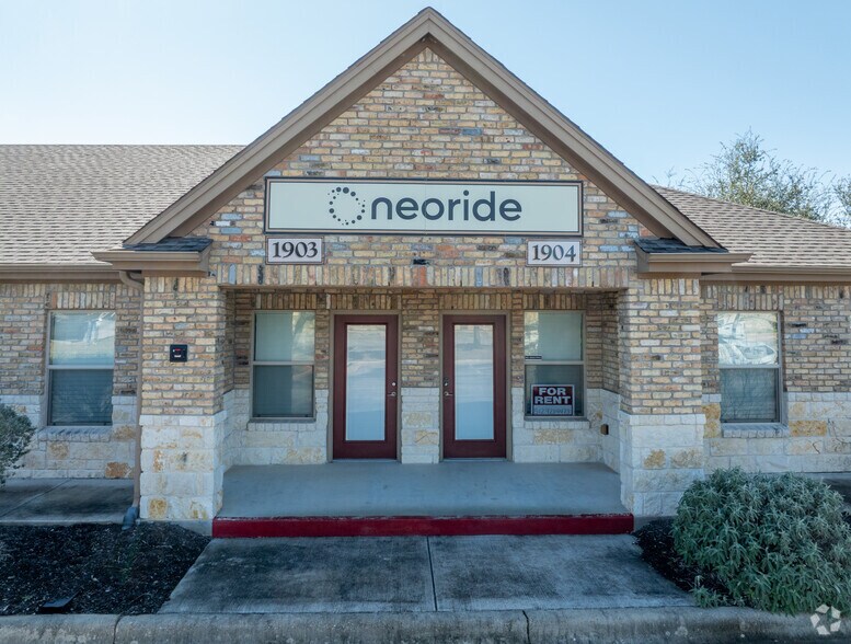 More Photos Of 1464 E Whitestone Blvd, Cedar Park Medical For Lease