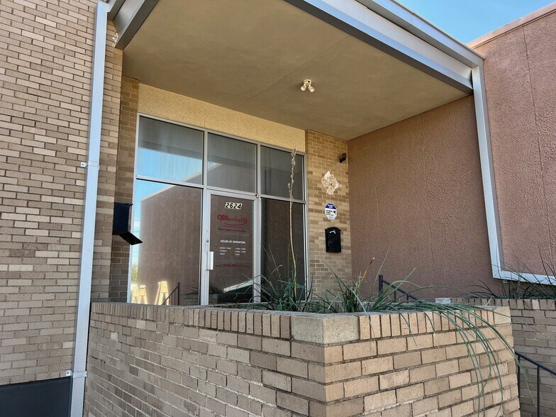 More Photos Of 2624 Andjon Dr, Dallas Manufacturing For Lease