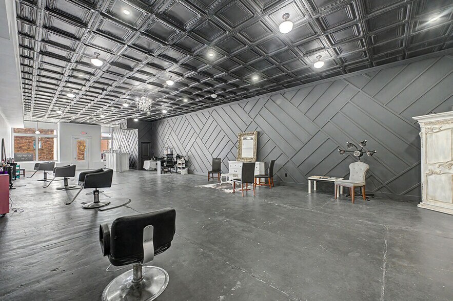 More Photos Of 117-119 W Bean St, Lincoln General Retail For Sale