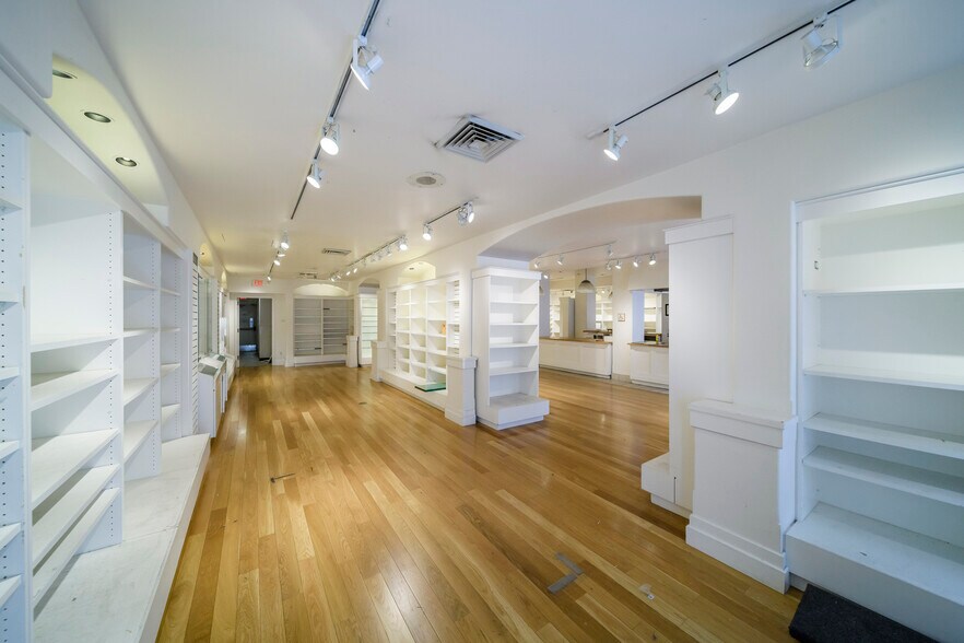 More Photos Of 2000-2020 Chestnut St, San Francisco Storefront Retail Residential For Lease