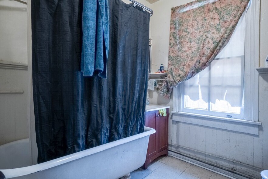 More Photos Of , Baltimore General Retail For Sale