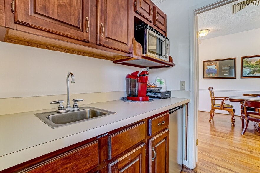More Photos Of 5233 San Jose Blvd, Jacksonville Office Residential For Lease