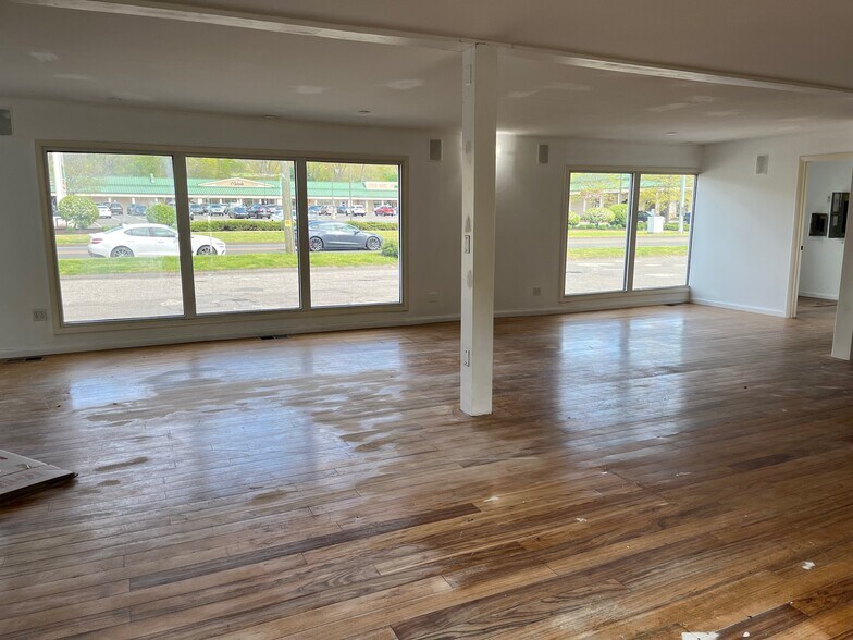 More Photos Of 13 Danbury Rd, Wilton Freestanding For Lease