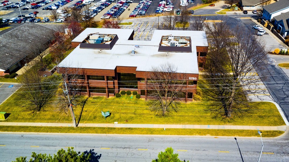 More Photos Of 6750 W 93rd St, Overland Park Office For Lease
