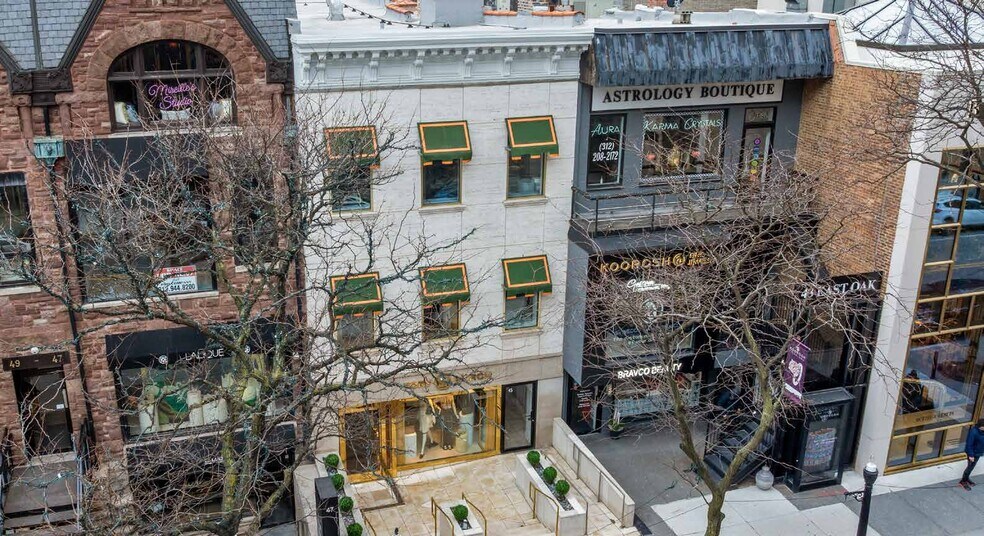 More Photos Of 45 E Oak St, Chicago Storefront For Lease