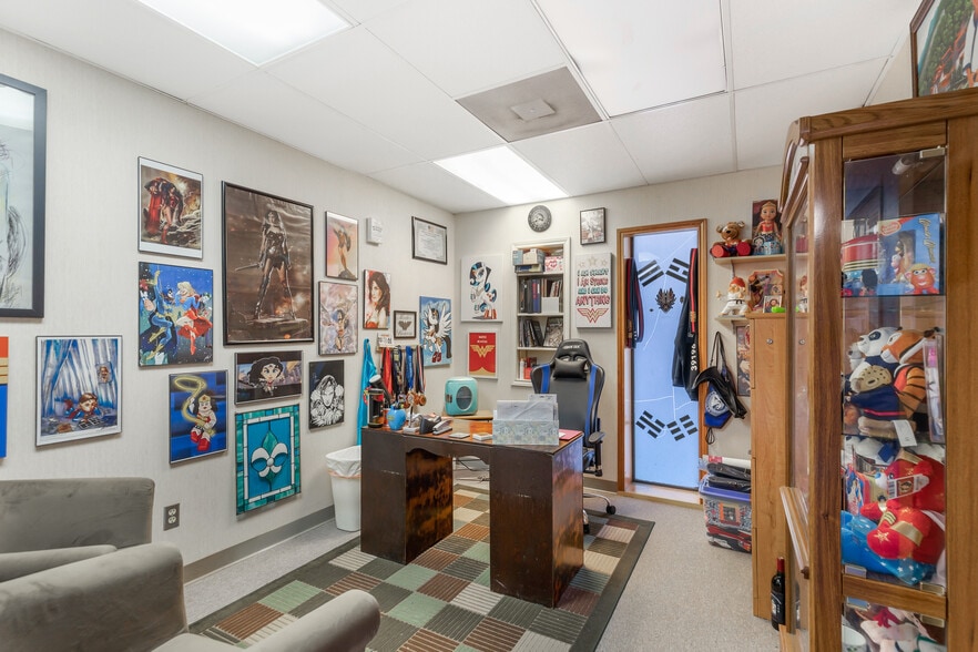 More Photos Of 411 S Houston Ave, Humble Warehouse For Sale