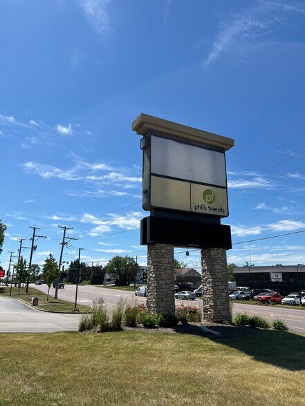 More Photos Of 1350 Lake St, Roselle Office For Lease