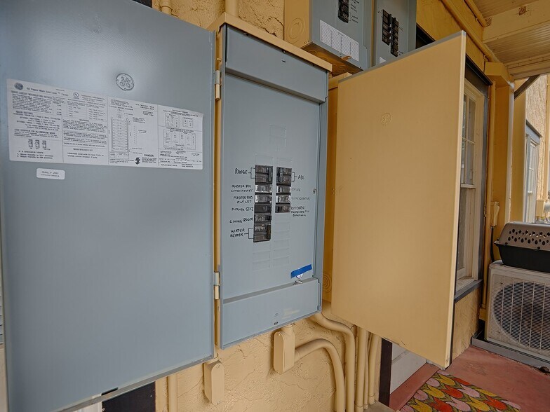 More Photos Of 426 E Citrus Ave, Eustis Apartments For Sale