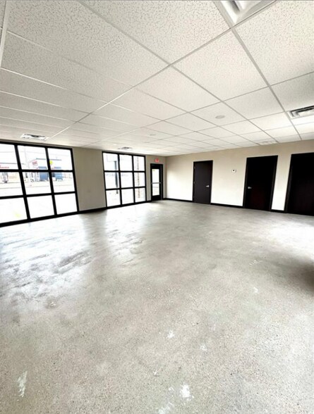 More Photos Of 420 W Grand Ave, Chickasha General Retail For Lease