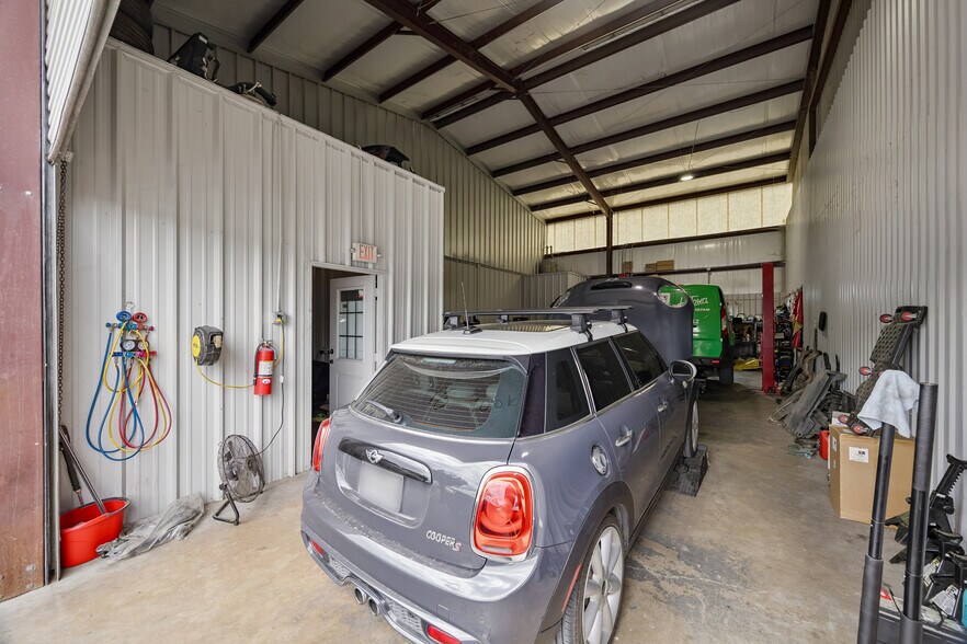 More Photos Of 12851 Reeveston Rd, Houston Industrial For Sale