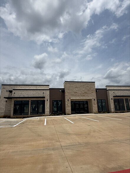 More Photos Of 9041 Mid Cities Blvd, North Richland Hills Unknown For Lease