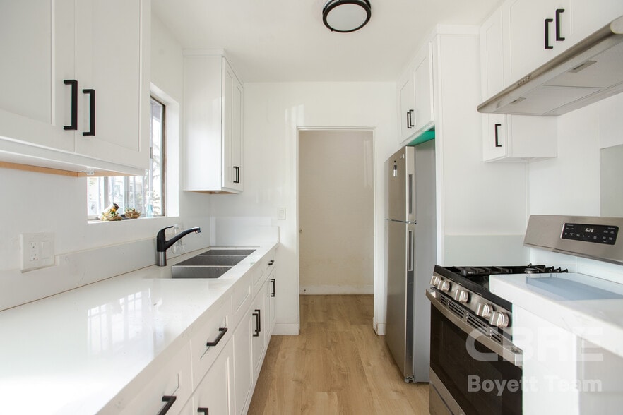 More Photos Of 5933 Barton Ave, Los Angeles Apartments For Sale