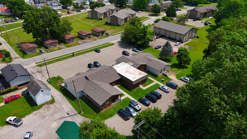 More Photos Of 131 Lewis Ave, Circleville Office For Sale
