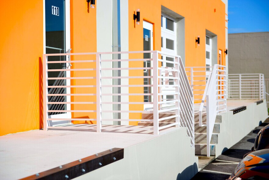 More Photos Of 300 NE 75th St, Miami Flex For Sale