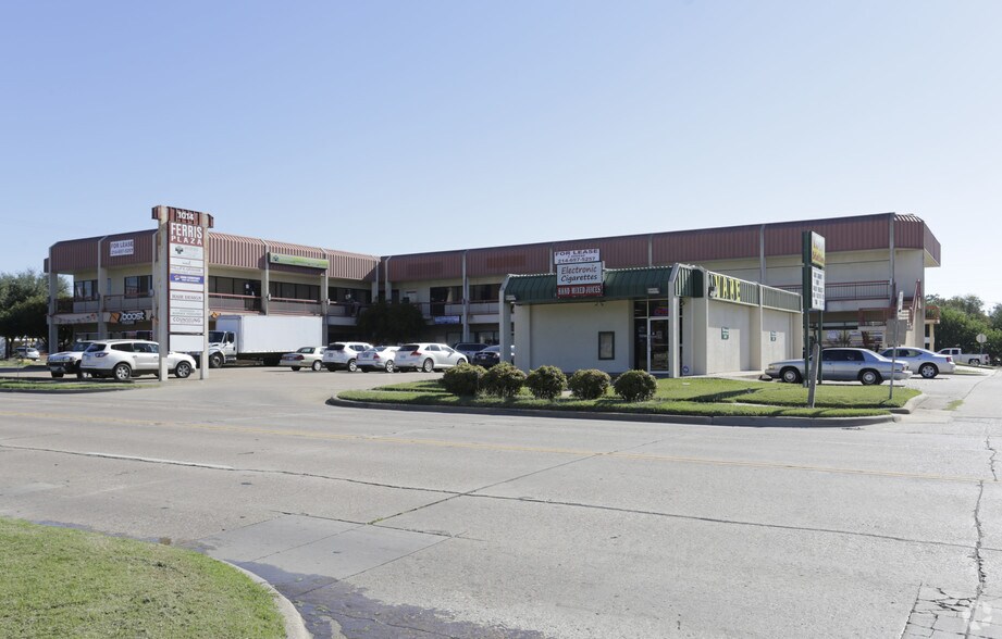 Primary Photo Of 1014 Ferris Ave, Waxahachie Freestanding For Lease
