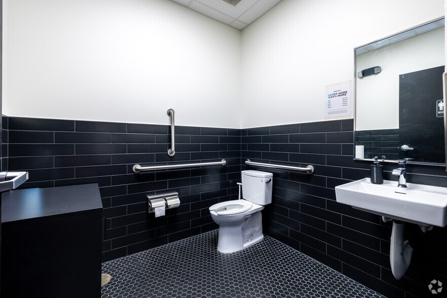 More Photos Of W 87th St Pky @ Renner Blvd, Lenexa Unknown For Lease