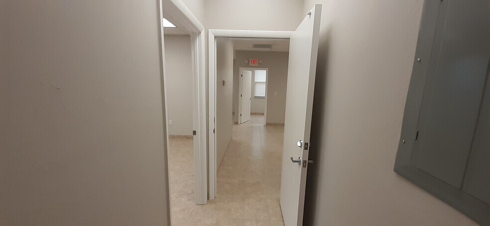 More Photos Of 8359 Stringfellow Rd, Saint James City Medical For Lease