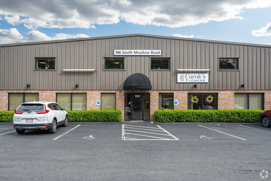 More Photos Of 198 S Meadow Rd, Plymouth Flex For Lease