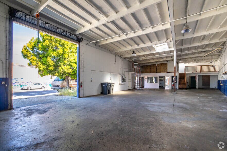 More Photos Of 2020 Brush St, Oakland Warehouse For Lease