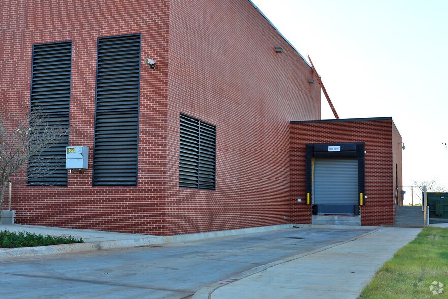 More Photos Of 750 SW 24th St, Moore Office For Lease