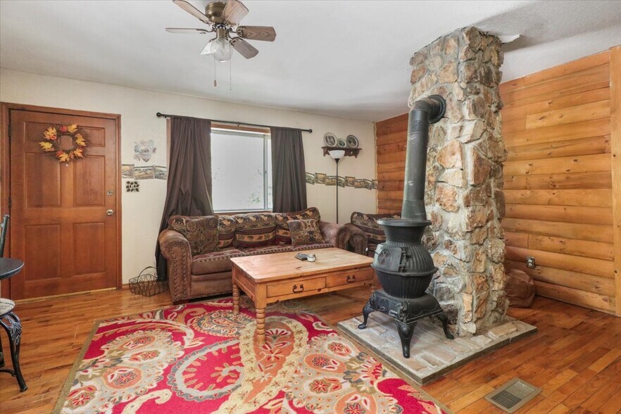 More Photos Of 1300 County Road 113 rd, Alton Specialty For Sale