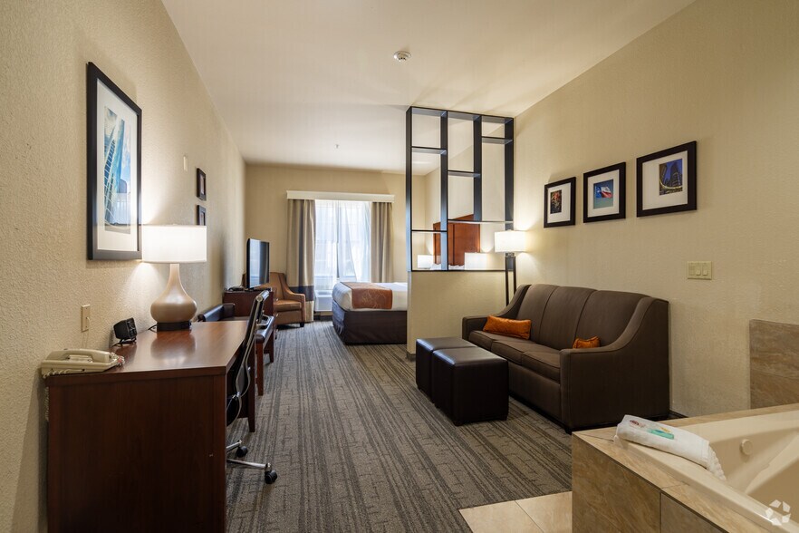 More Photos Of 16931 Texas Ave, Webster Hotel For Sale