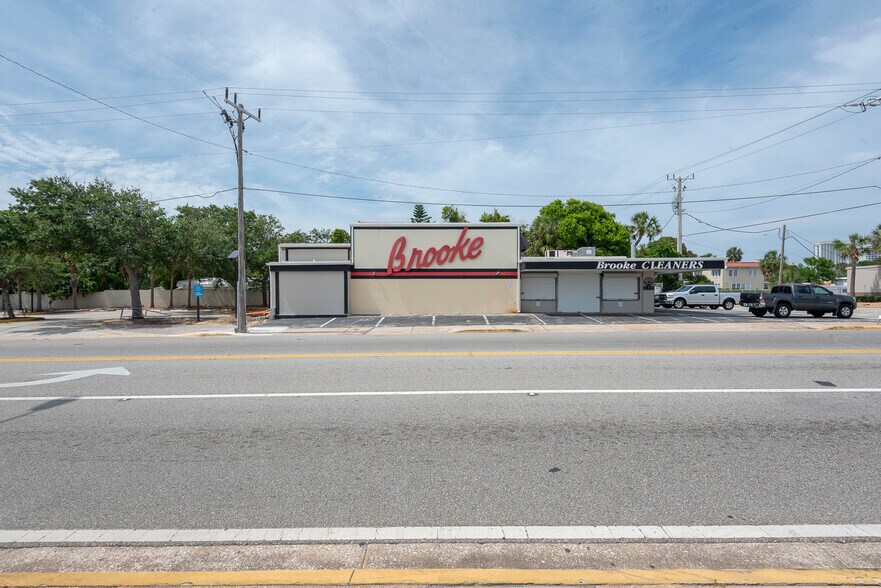 More Photos Of 133 Main St, Daytona Beach Freestanding For Sale