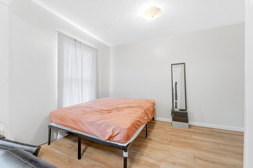 More Photos Of 409 McLane Avenue, Morgantown Apartments For Sale