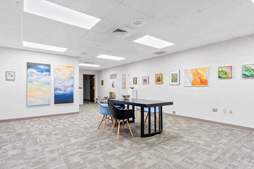 More Photos Of 1 N Market St, Frederick Storefront Retail Office For Lease