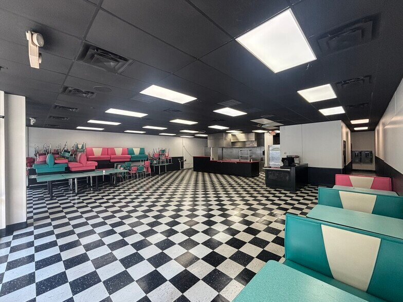 More Photos Of 6001 Castle Hayne Rd, Castle Hayne General Retail For Lease