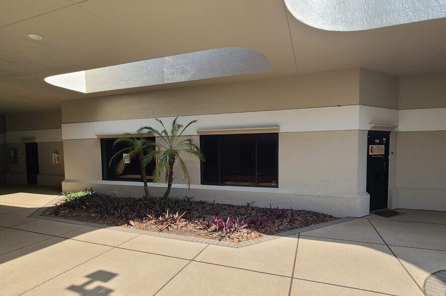 More Photos Of 3023 Eastland Blvd, Clearwater Office For Sale