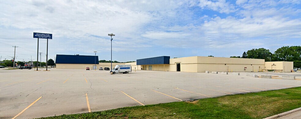 More Photos Of 216 S Military Ave, Green Bay Freestanding For Sale