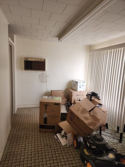 More Photos Of 205 S Cypress St, Pecos Office For Sale