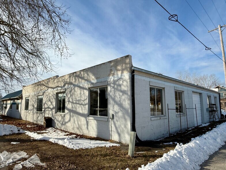More Photos Of 400 Center St, Marysville Service For Sale