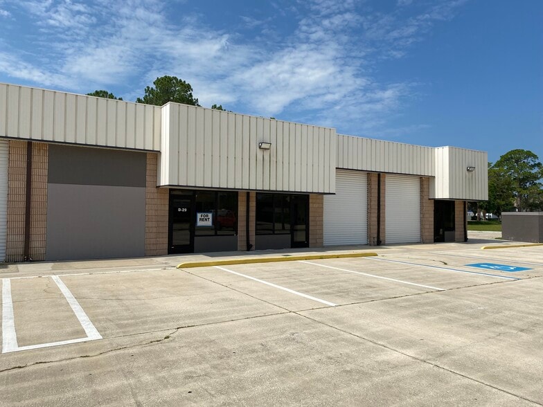 More Photos Of 1535 N Cogswell St, Rockledge Warehouse For Lease