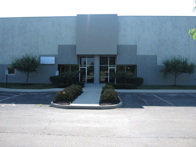 Primary Photo Of 7200 Alum Creek Dr, Columbus Showroom For Lease