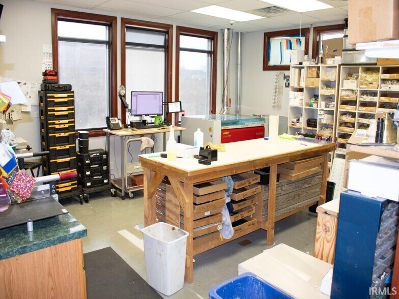 More Photos Of 2759 N Ford Rd, Vincennes Light Manufacturing For Sale